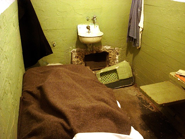 Alcatraz_cell_vent.JPG