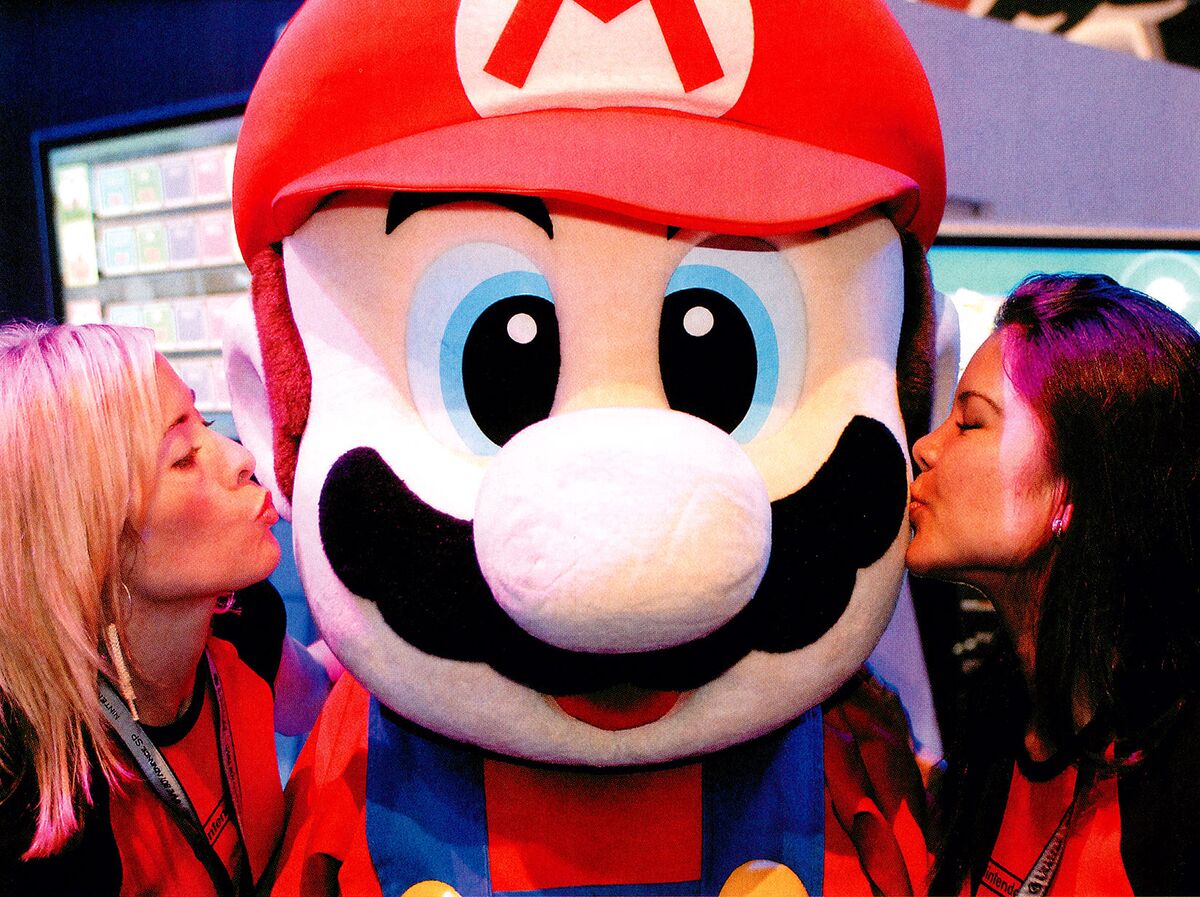 1200px-NP_Mario_Costume_E3_2005.jpg